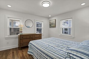6 bedrooms, iron/ironing board, WiFi, bed sheets