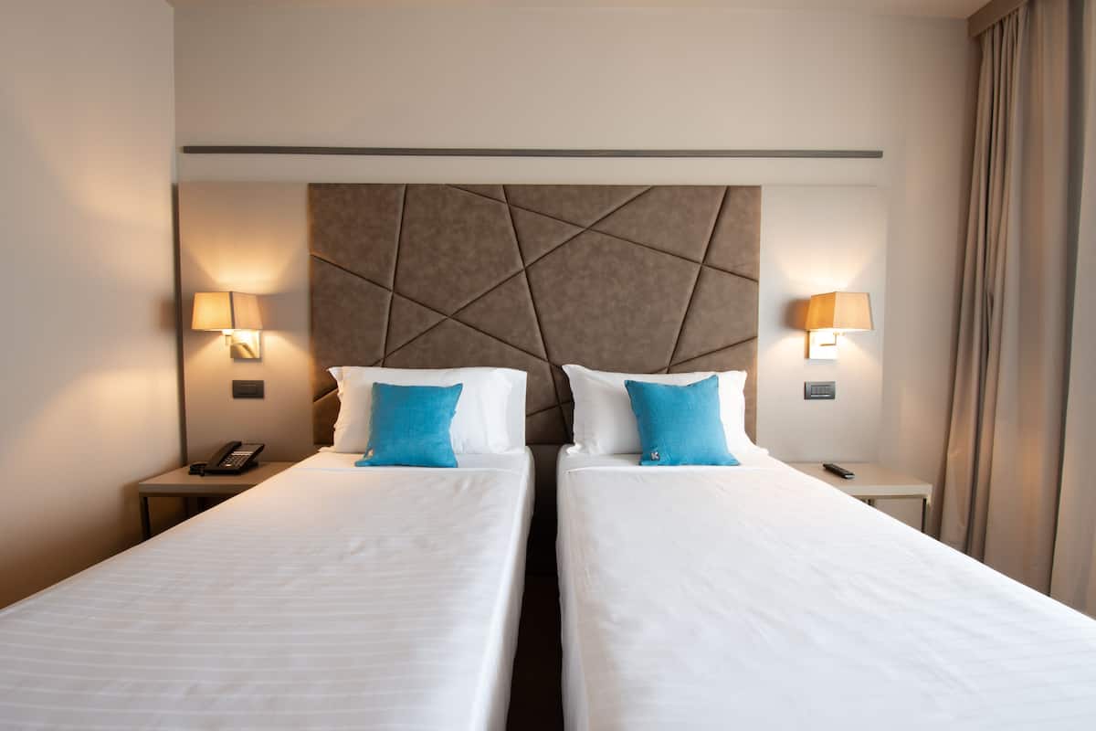 twin room | 1 bedroom, in-room safe, desk, laptop workspace