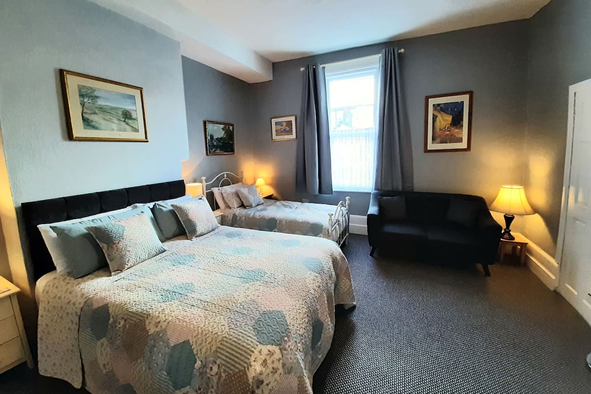 Triple Room | Peti besi dalam bilik, seterika/papan seterika, Wi-fi percuma
