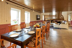 House, 5 Bedrooms | In-room dining - Mosel-Herberge (Bernkastel-Kues)