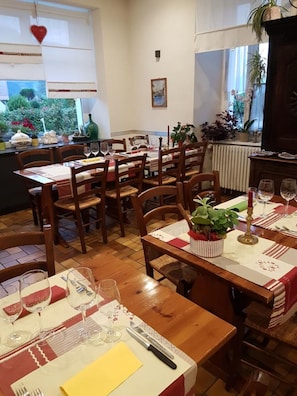 Café da manhã continental todos os dias (CHF 10 por pessoa)
