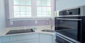 Fridge, microwave, oven, stovetop - CHARMING, OVERSEES POOL, WALK TO BEACH AND RESTAURANTS IN 3 MINUTES (Virginia Beach)