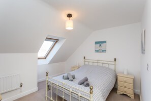 House, 3 Bedrooms | 3 bedrooms, individually decorated, individually furnished, desk