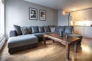 Family Apartment, 3 Bedrooms | Living room | Flat-screen TV - Hovdehytta (Bykle)