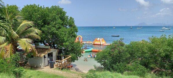 المنطقة المحيطة بالمنشأة