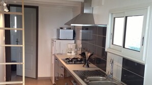 Cottage (Les Pins) | Private kitchen | Full-size fridge, electric kettle, toaster, highchair - Mas de la Bastide (Joyeuse)