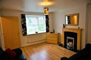 Casa | Cocina privada | Refrigerador con congelador, microondas, horno y parrilla de estufa 