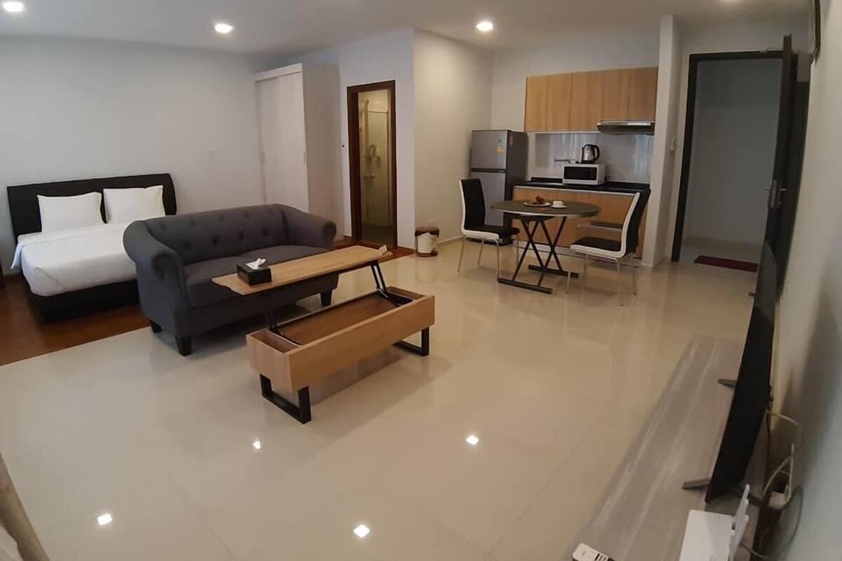 Studio Type C | 1 bedroom, free minibar, blackout drapes, iron/ironing board