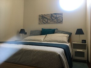4 chambres, fer et planche à repasser, accès au Wi-Fi (inclus)