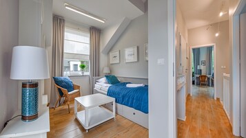 Cabaña (1) | Espacio para trabajar con un portátil y sistema de insonorización