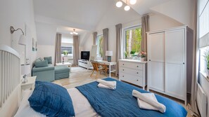 Cabin (19) | Laptop workspace, soundproofing, iron/ironing board, free WiFi