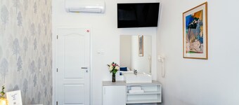 BlueBell Hotel