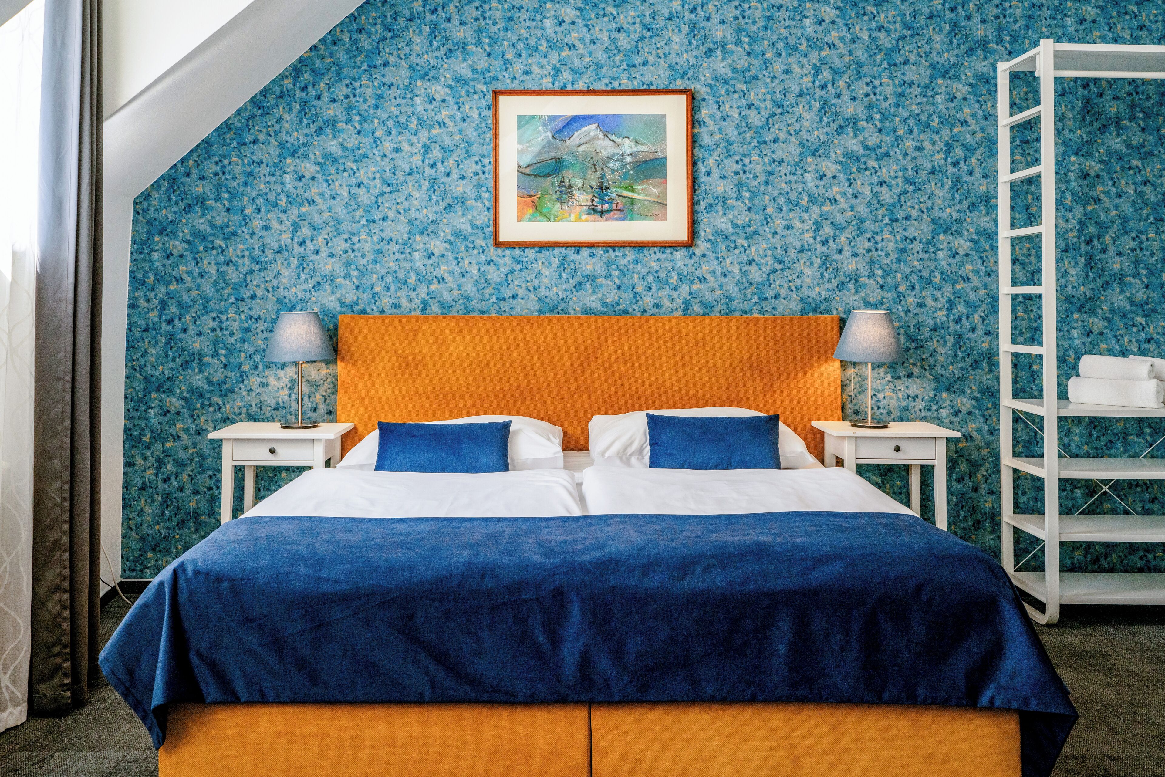 Habitación triple | Escritorio, cortinas opacas, wifi gratis y ropa de cama