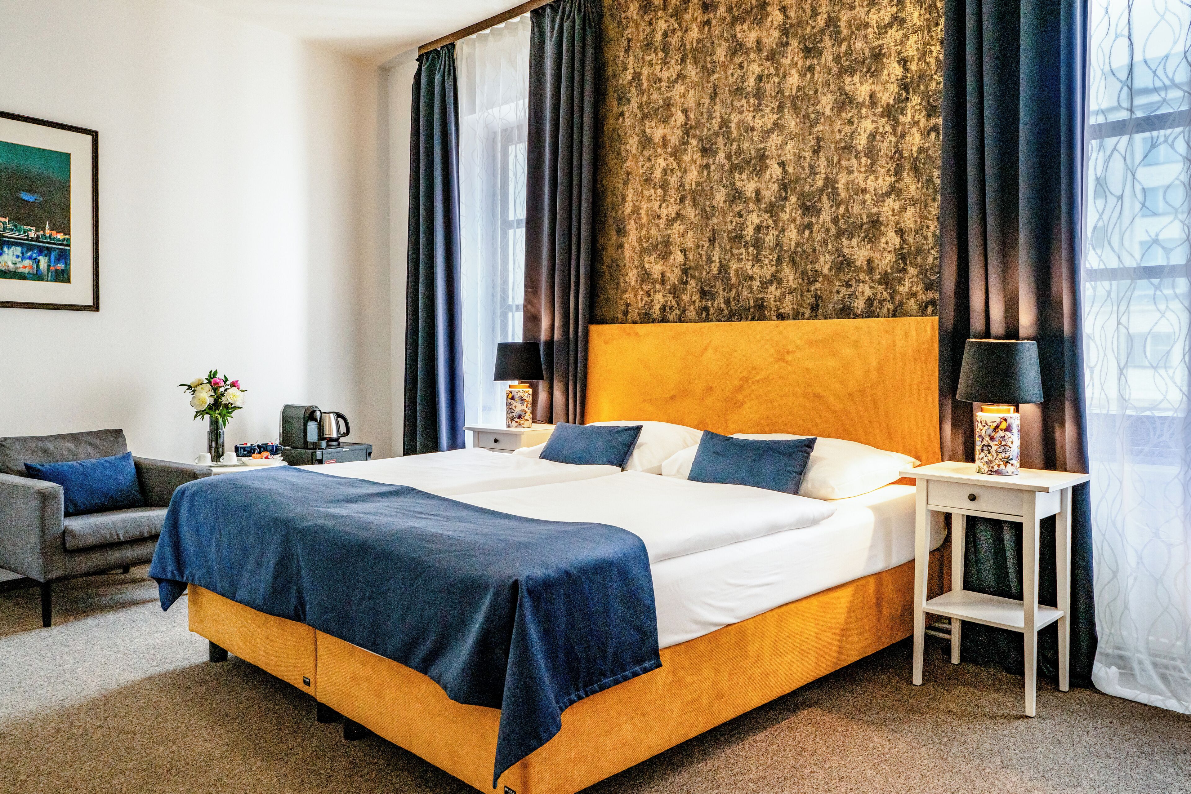 Habitación Deluxe doble | Escritorio, cortinas opacas, wifi gratis y ropa de cama