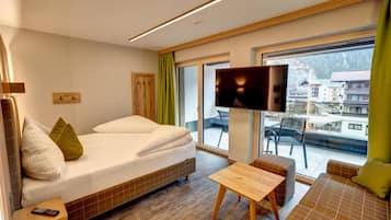Superior Double Room, Balcony, Mountain View | Desk, soundproofing, free WiFi, bed sheets