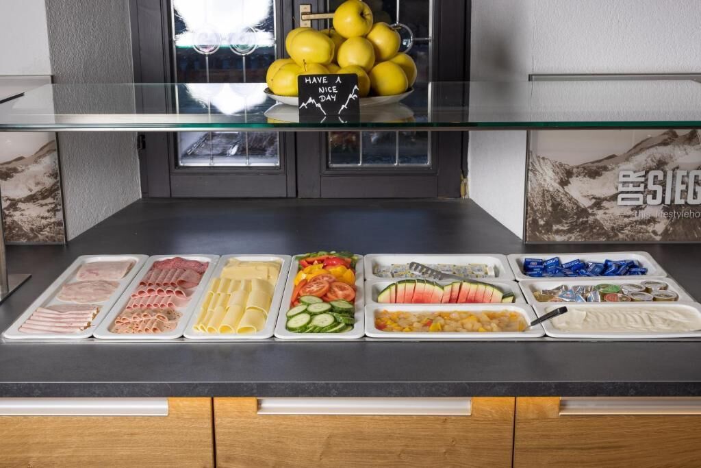 A buffet with various food items and a sign that says 'HAVE A NICE DAY'.