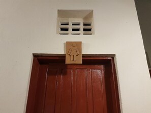 Douche, serviettes fournies