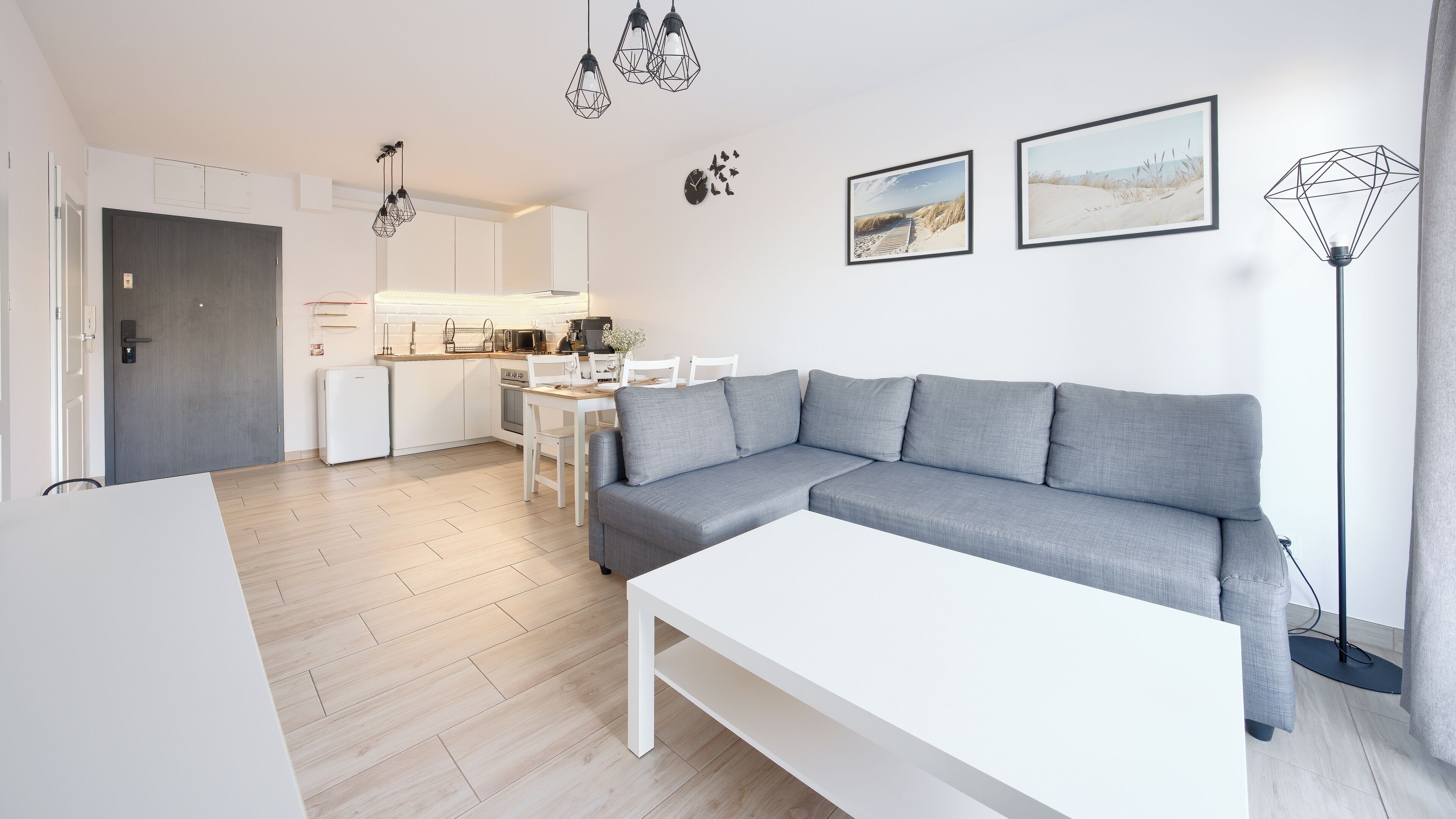 Apartment | Living area | Flat-screen TV