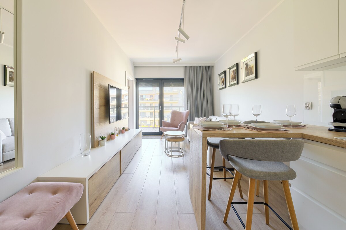 Appartement, balkon, uitzicht op zee | Woonruimte | Flatscreentelevisie