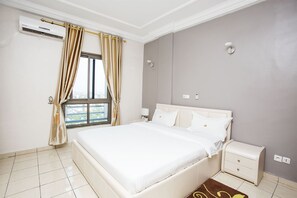 Apartment, 2 Bedrooms | Desk, blackout drapes, soundproofing, free WiFi - Résidence Le Carat Bonapriso (Douala)