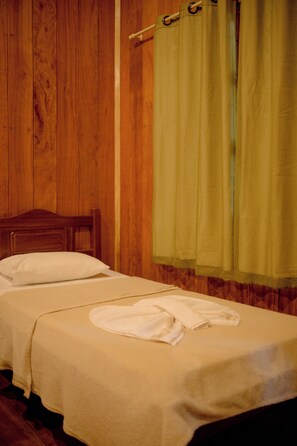 Bangalô Conquista | Laptop workspace, free WiFi