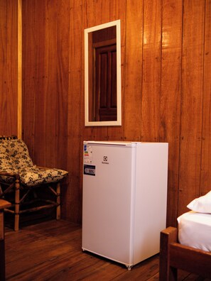 Bangalô Conquista | Laptop workspace, free WiFi