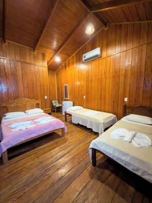 Bangalô Conquista | Laptop workspace, free WiFi