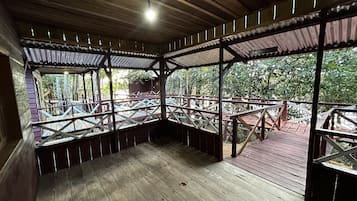 Standard Quadruple Room | Lanai