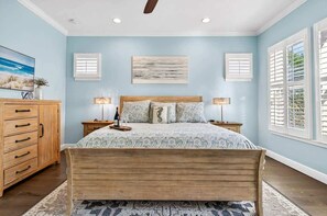 3 bedrooms, iron/ironing board, free WiFi, bed sheets - Oceanside Beach Cottage - Steps to the sand (Redington Beach)