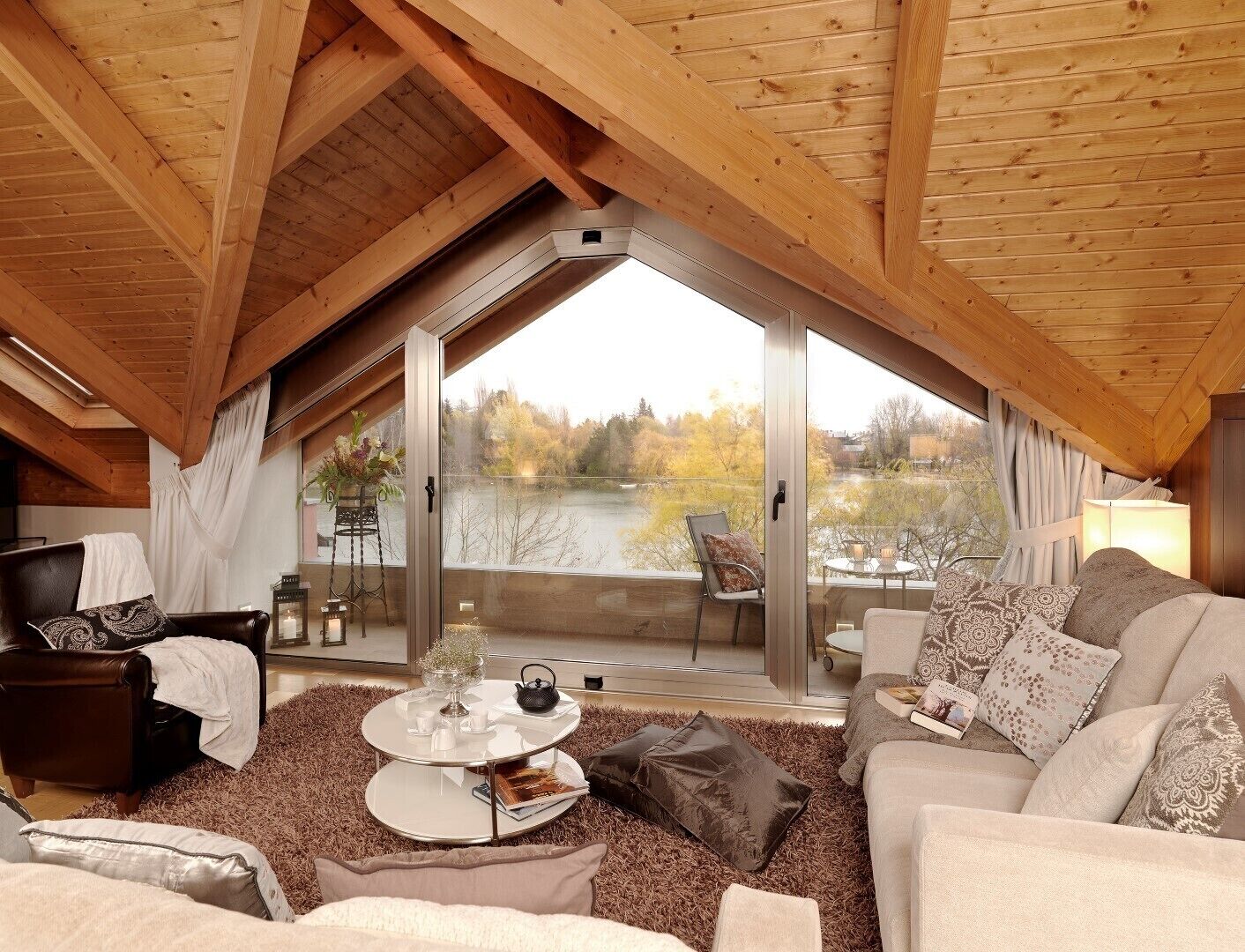 樓中樓客房, 3 間臥室 | 客廳 | 40-吋平面電視、衛星頻道、電視