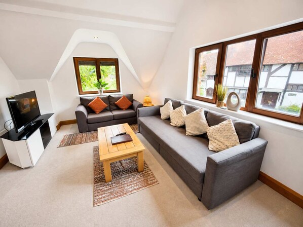 TV, offices - 5b Ashbrook Mews Summ (Didcot)