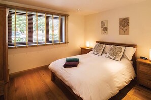 2 habitaciones, tabla de planchar con plancha, cuna de viaje y wifi 