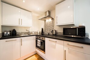 Refrigerador, microondas, horno y lavavajillas 