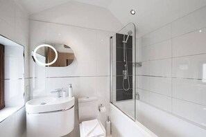 Bathroom - 1 Ashbrook Mews Summa (Blewbury)