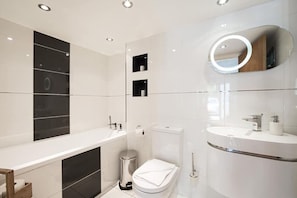 Bathroom - 3 Ashbrook Mews Summa (Didcot)