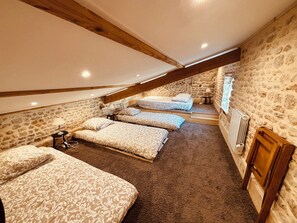 5 Schlafzimmer, Bügeleisen/Bügelbrett, WLAN, Bettwäsche