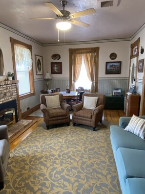 Smart TV, fireplace, DVD player