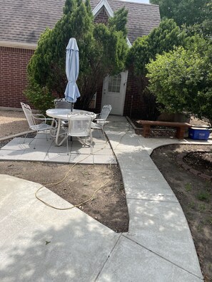 Outdoor dining - Precious Guest House in Austin with a Sauna (Austin)