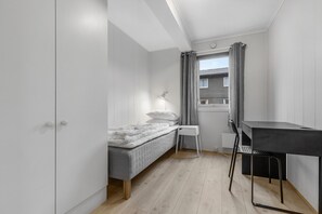3 chambres, fer et planche à repasser, Wi-Fi, draps fournis