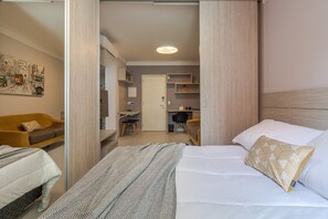 1 slaapkamer, een strijkplank/strijkijzer, gratis wifi, beddengoed