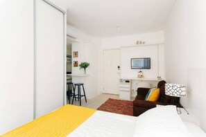 Fer et planche à repasser, Wi-Fi gratuit, draps fournis