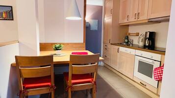 雪櫃、焗爐、洗碗機、電熱水壺