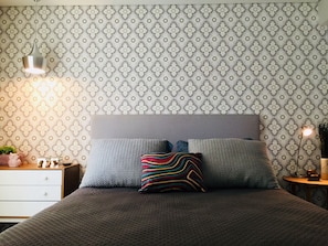 Iron/ironing board, free WiFi, bed sheets