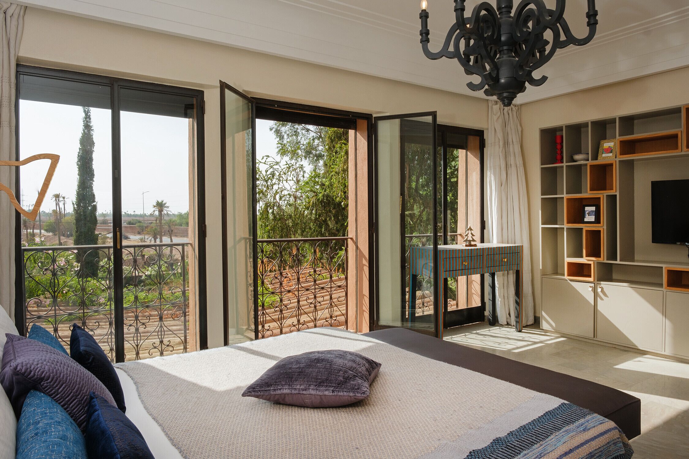 3 bedrooms, in-room safe, iron/ironing board, free WiFi