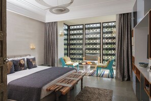 3 chambres, coffres-forts dans les chambres, fer et planche à repasser