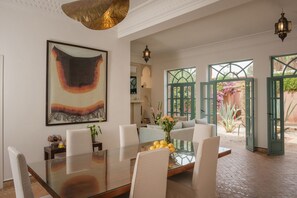 تنا ول الطعام