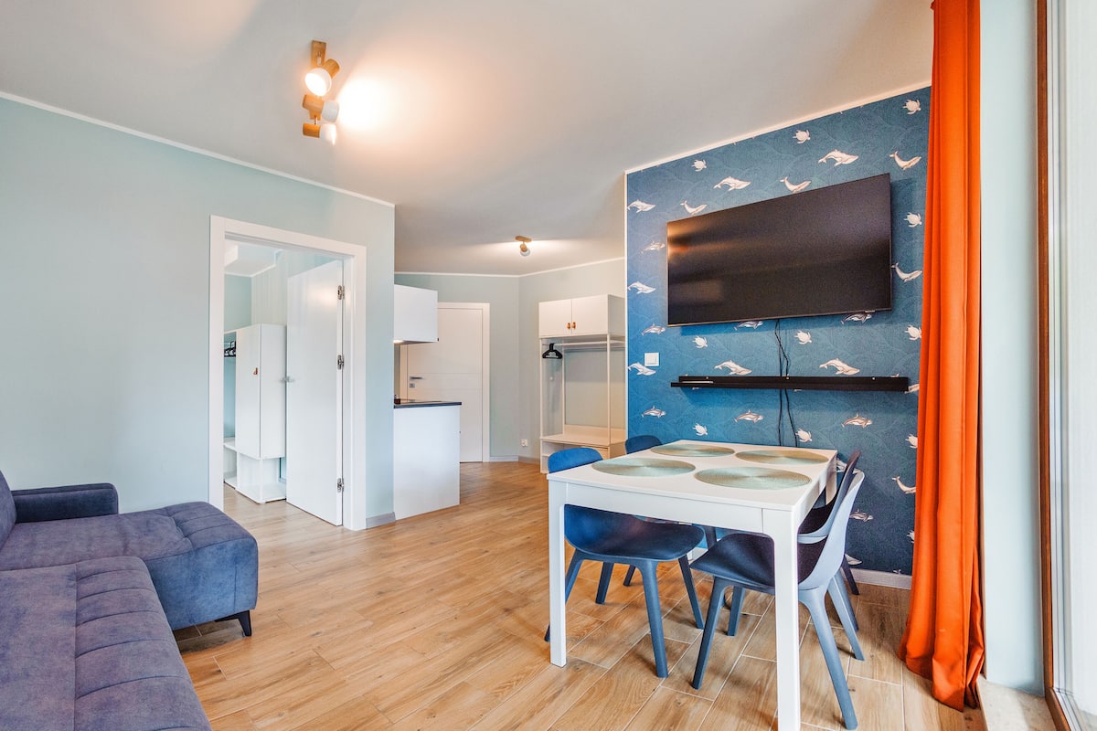 Apartment (10A) | Living area | Flat-screen TV