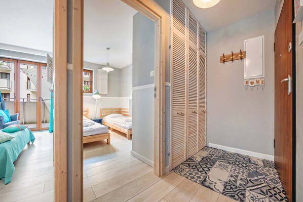Appartement (13) | 1 slaapkamer, een laptopwerkplek, een strijkplank/strijkijzer