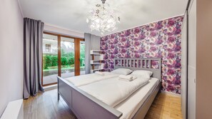 Apartment (3B) | 1 bedroom, laptop workspace, iron/ironing board, bed sheets