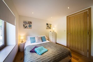 1 habitación, tabla de planchar con plancha, cuna de viaje y wifi